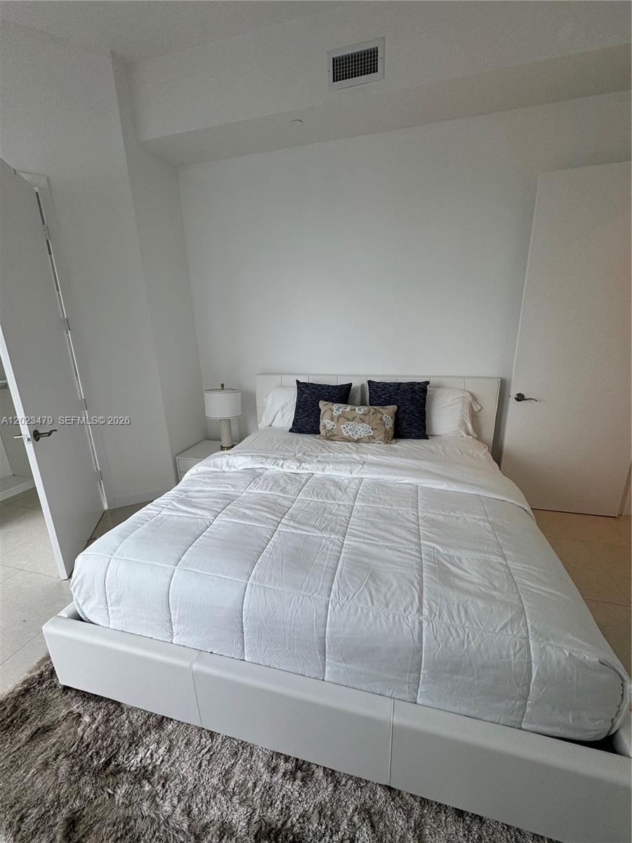Ver detalles 4006 3 / 4 2327 sq. ft. $ 2026-05-21 0 foto