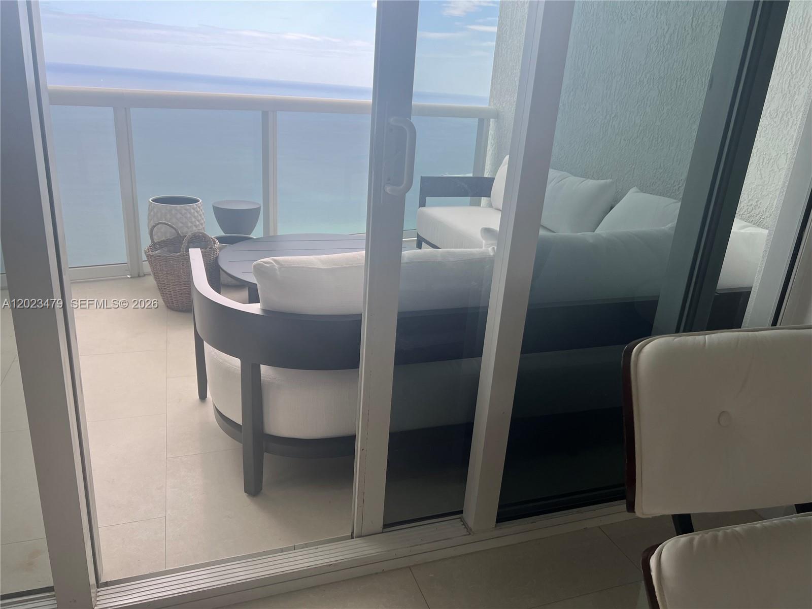 Ver detalles 4006 3 / 4 2327 sq. ft. $ 2026-05-21 0 foto