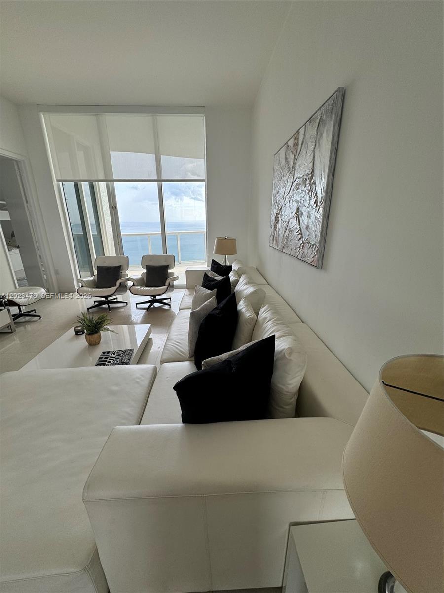 See details 4006 3 / 4 2327 sq. ft. $ 2026-05-21 0 Photo