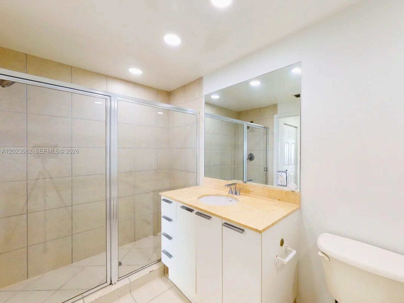 Photo of 140 Dixie Hwy #907, Hollywood, Florida, 33020 - Private bathroom in Master Bedroom