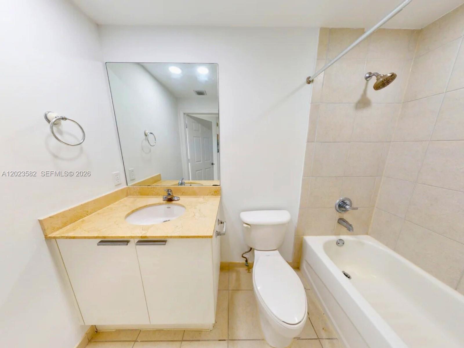Photo of 140 Dixie Hwy #907, Hollywood, Florida, 33020 - Secondary bathroom