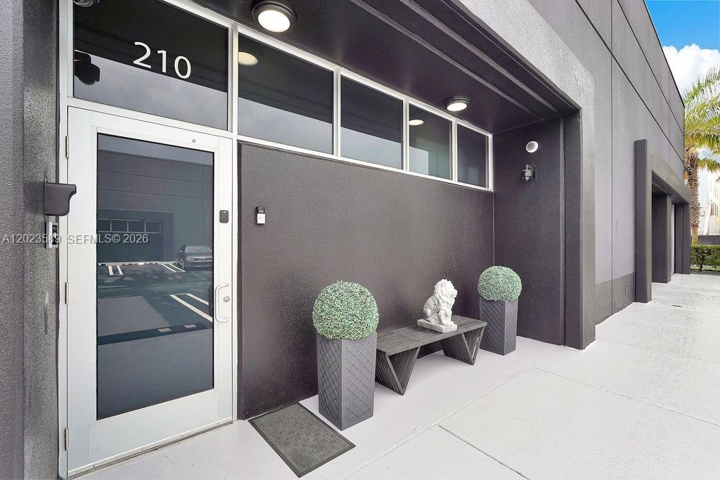 See details 210 / sq. ft. $ 2026-05-21 0 Photo