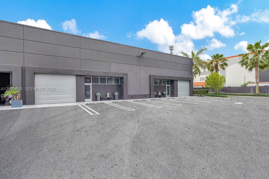 See details 210 / sq. ft. $ 2026-05-21 0 Photo