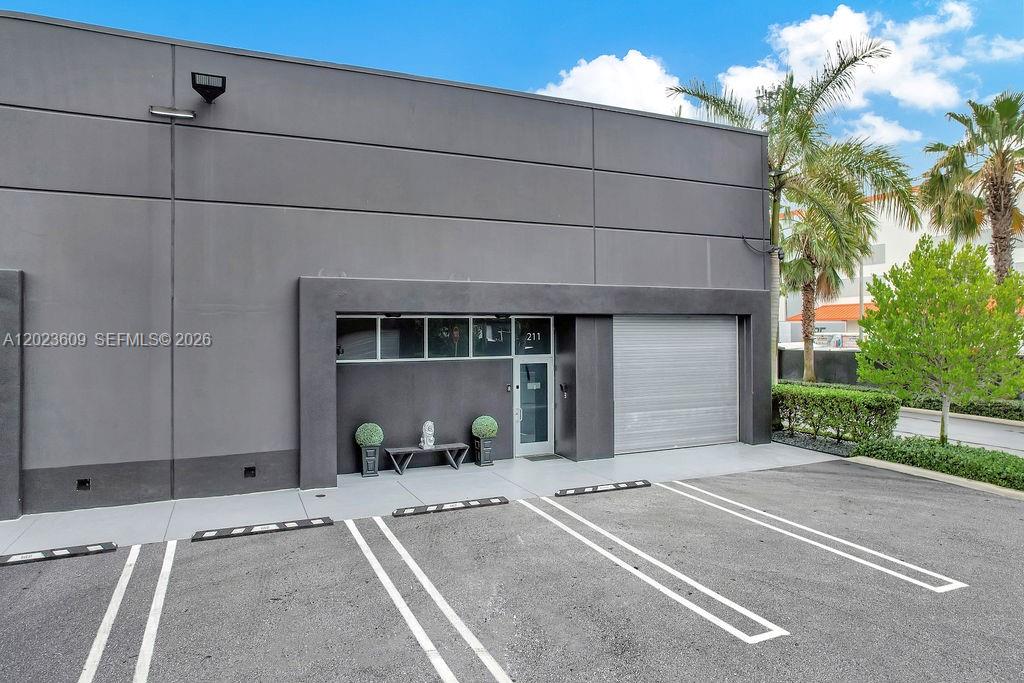 See details 211 / sq. ft. $ 2026-05-21 0 Photo