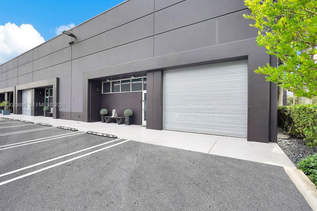 See details 211 / sq. ft. $ 2026-05-21 0 Photo
