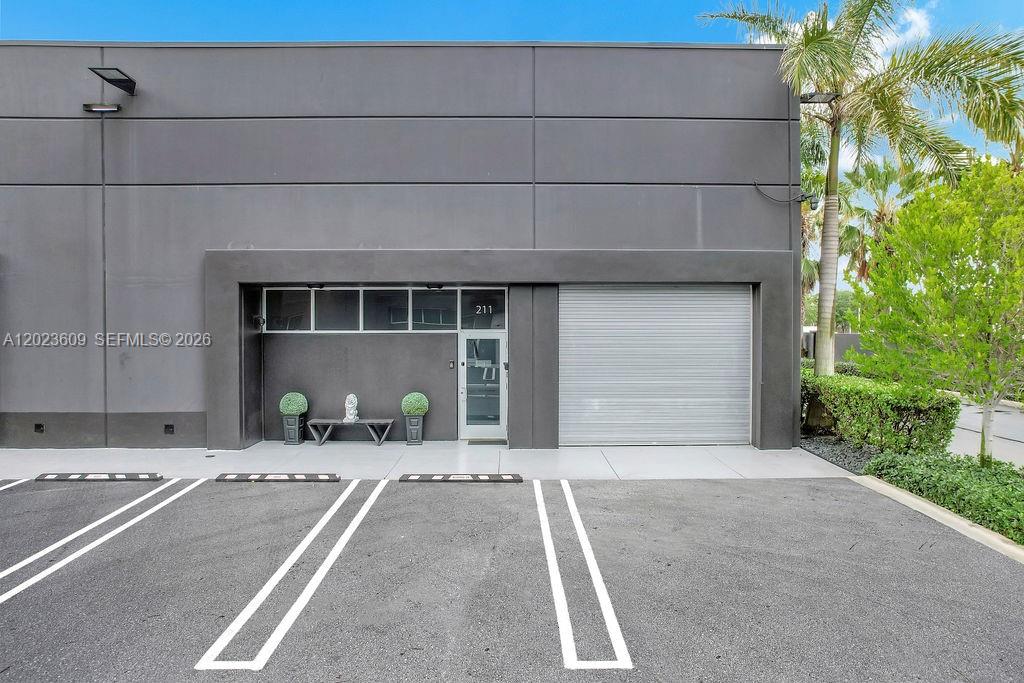 See details 211 / sq. ft. $ 2026-05-21 0 Photo
