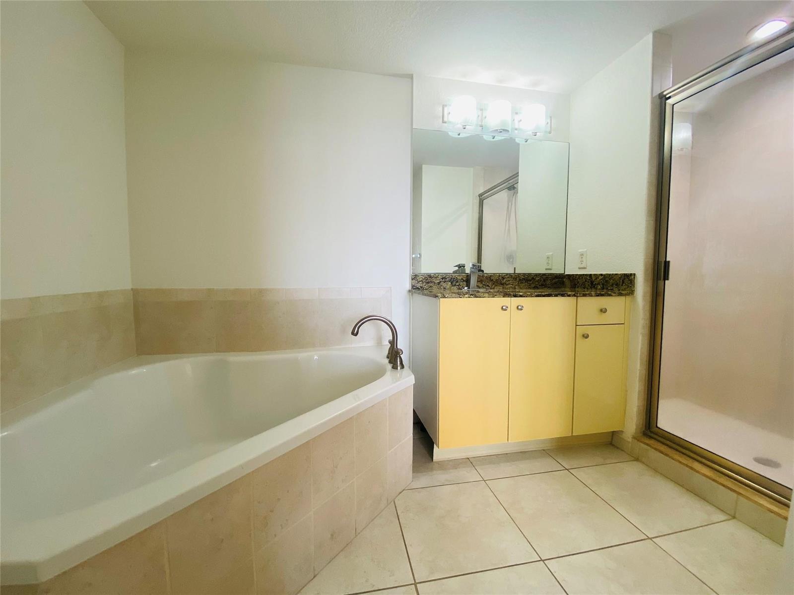 Photo of 1830 Radius , Hollywood, Florida, 33020 - Primary Bathroom