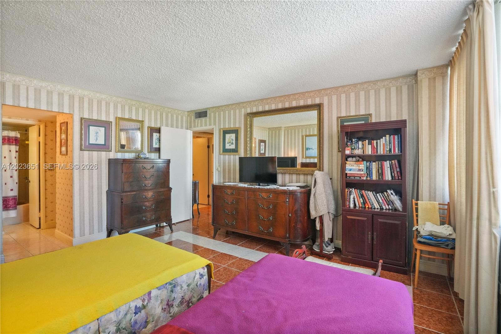 Ver detalles 1006E 2 / 2 1140 sq. ft. $ 2026-05-22 0 foto