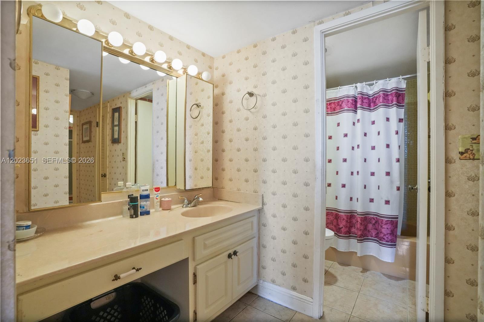 Ver detalles 1006E 2 / 2 1140 sq. ft. $ 2026-05-22 0 foto