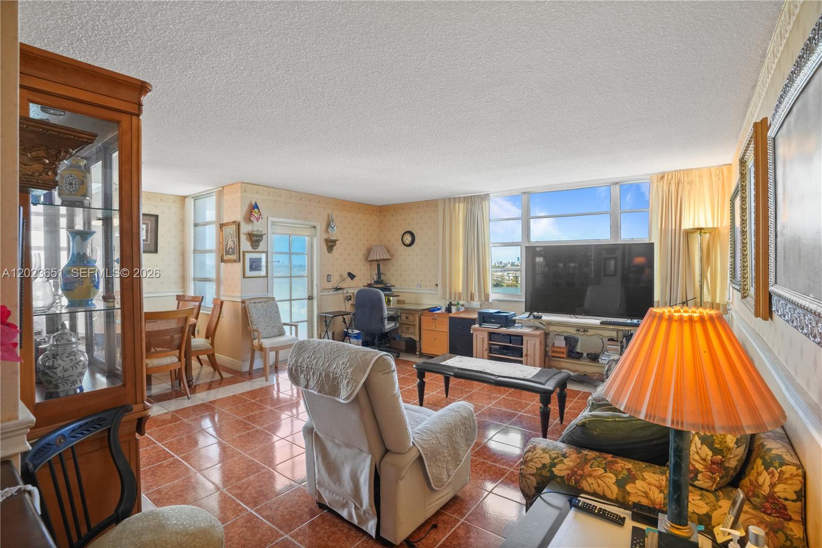 Ver detalles 1006E 2 / 2 1140 sq. ft. $ 2026-05-22 0 foto