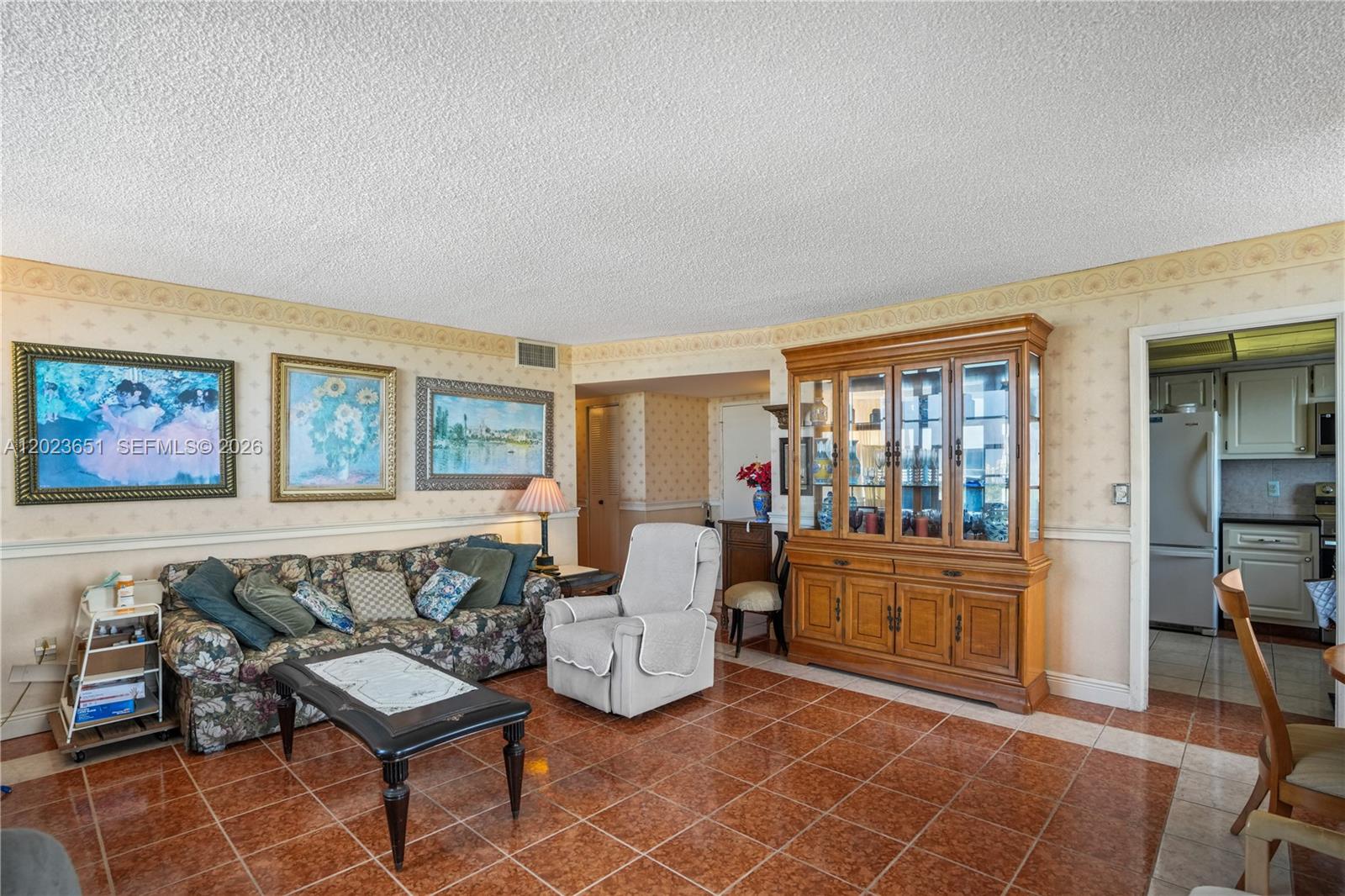 Ver detalles 1006E 2 / 2 1140 sq. ft. $ 2026-05-22 0 foto
