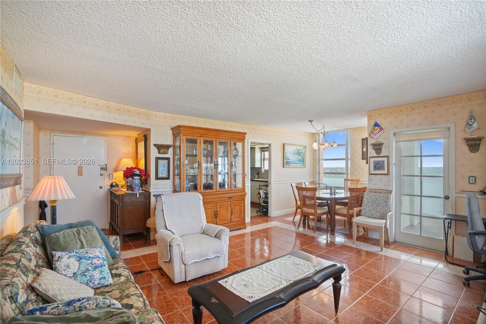 Ver detalles 1006E 2 / 2 1140 sq. ft. $ 2026-05-22 0 foto