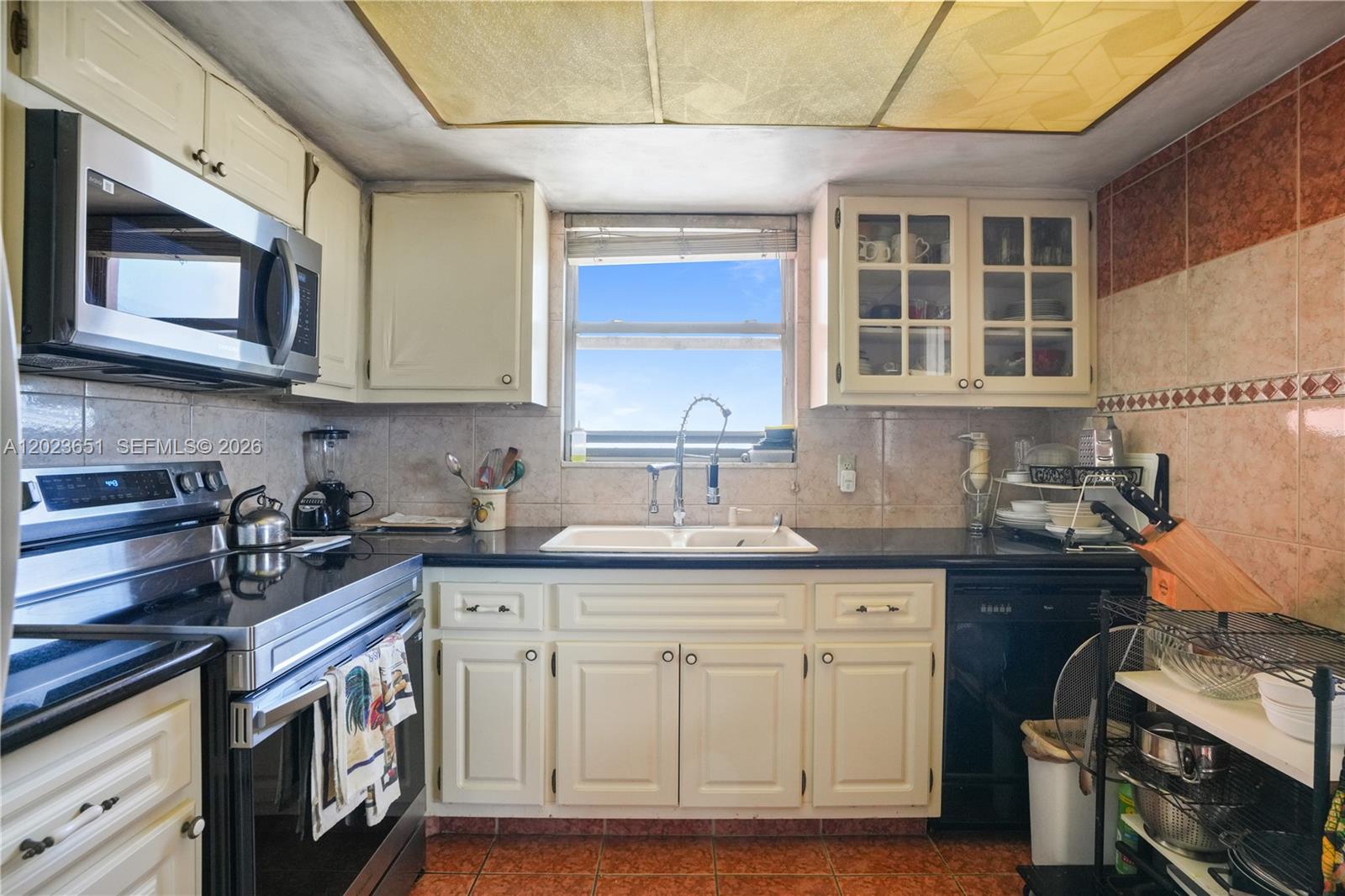 Ver detalles 1006E 2 / 2 1140 sq. ft. $ 2026-05-22 0 foto