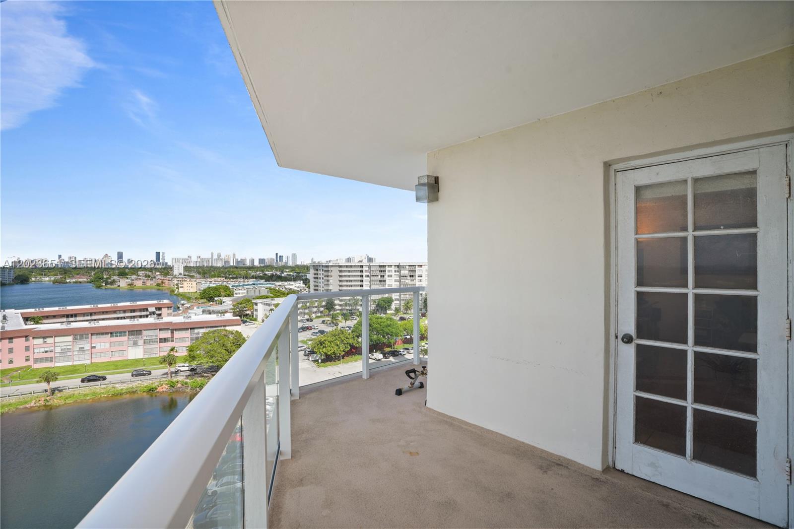 Ver detalles 1006E 2 / 2 1140 sq. ft. $ 2026-05-22 0 foto