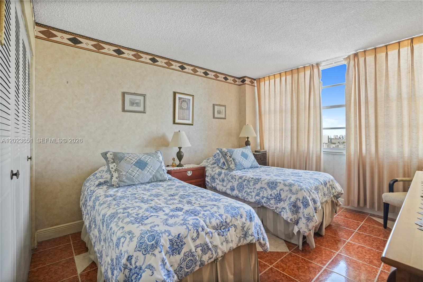 Ver detalles 1006E 2 / 2 1140 sq. ft. $ 2026-05-22 0 foto