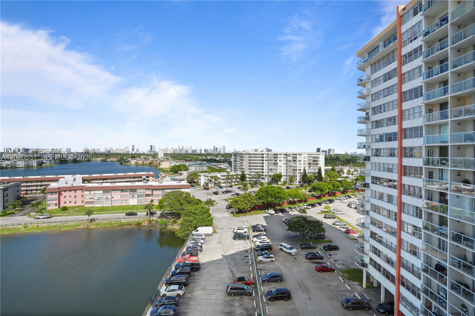 Ver detalles 1006E 2 / 2 1140 sq. ft. $ 2026-05-22 0 foto