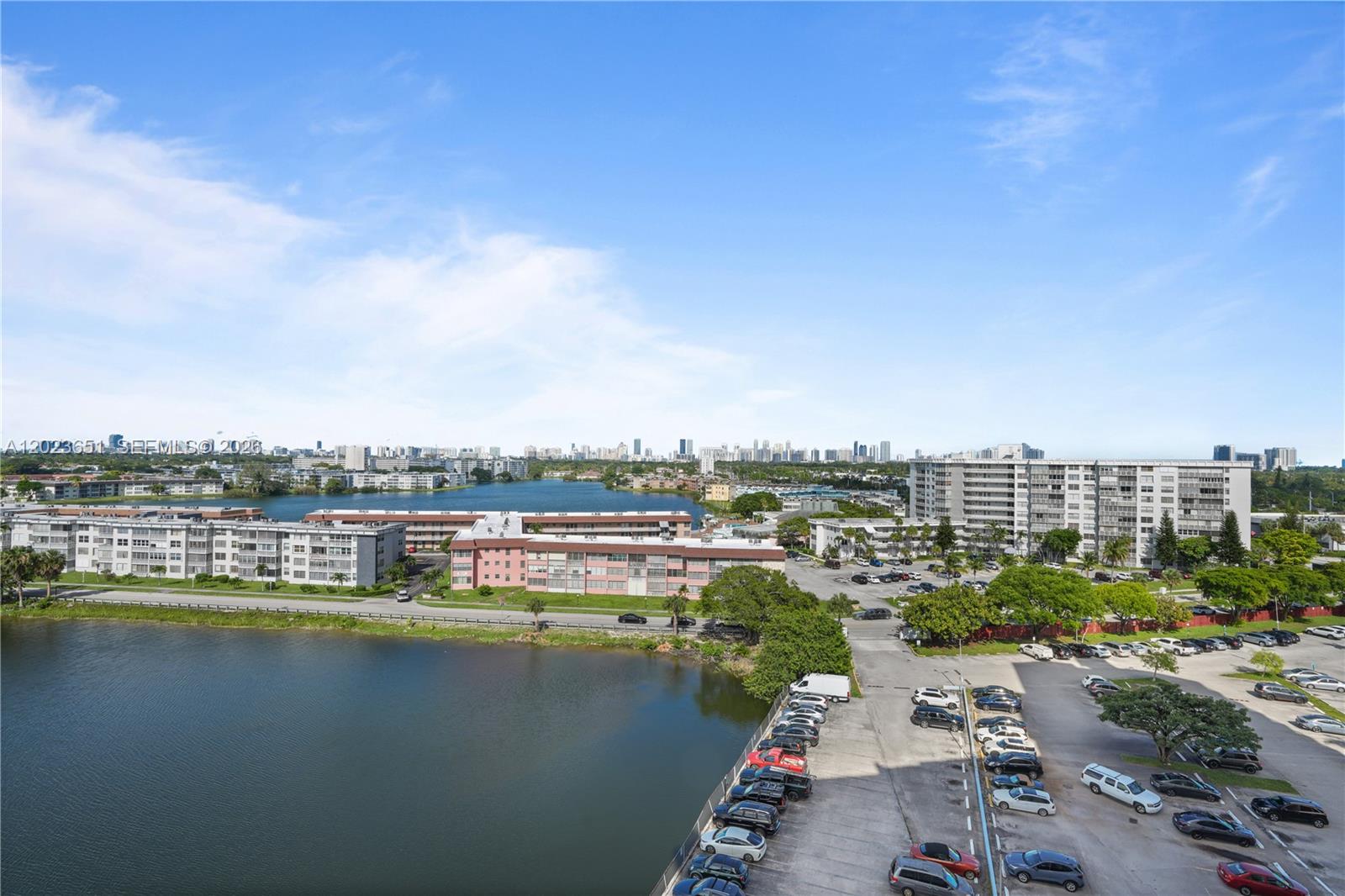 Ver detalles 1006E 2 / 2 1140 sq. ft. $ 2026-05-22 0 foto