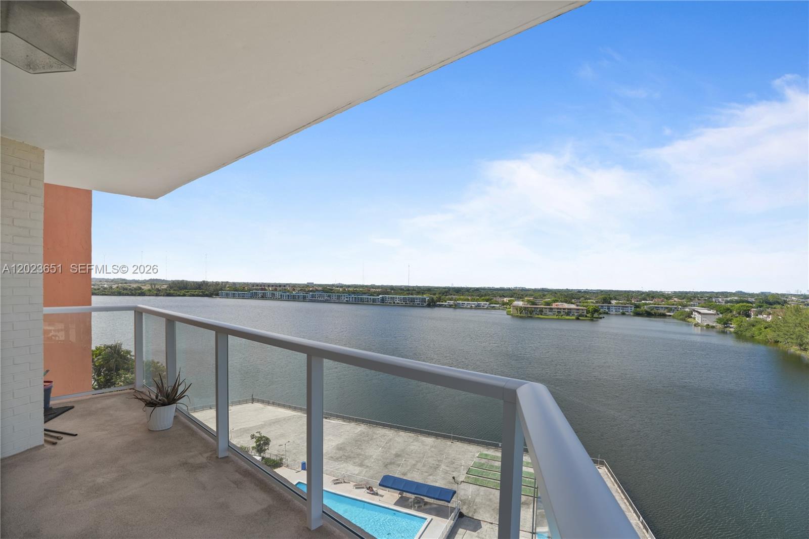 Ver detalles 1006E 2 / 2 1140 sq. ft. $ 2026-05-22 0 foto
