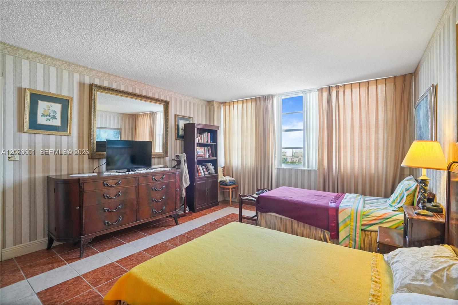 Ver detalles 1006E 2 / 2 1140 sq. ft. $ 2026-05-22 0 foto