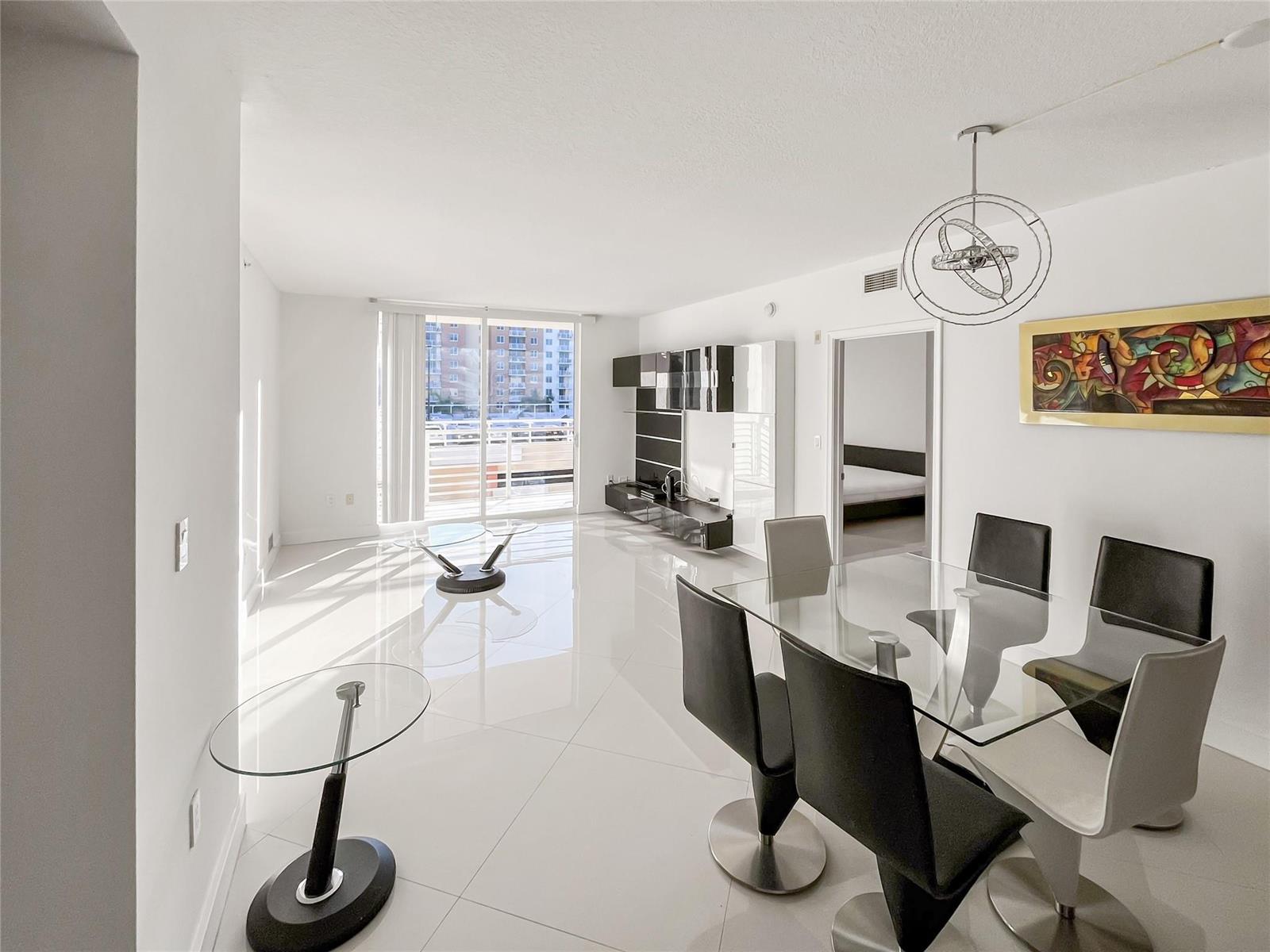 Photo of 2775 187th #627, Aventura, Florida, 33180 - Living Room