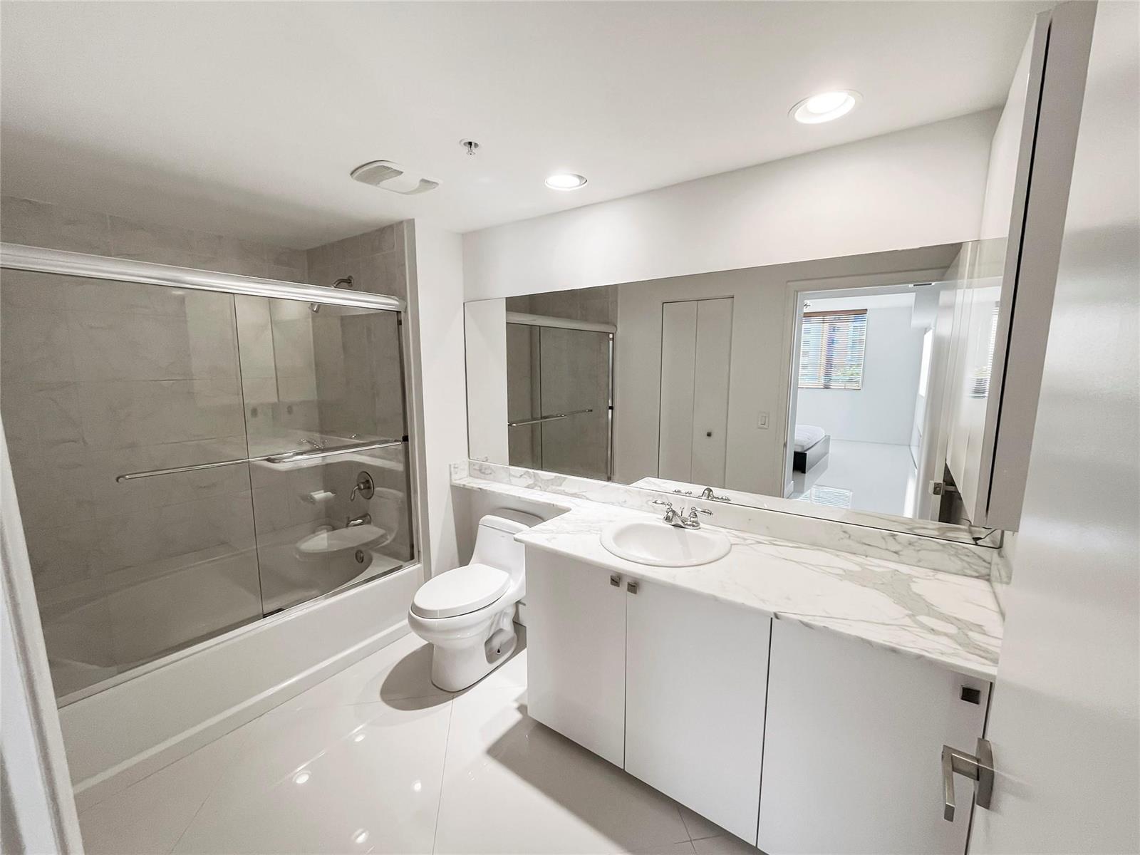 Photo of 2775 187th #627, Aventura, Florida, 33180 - Master Bathroom