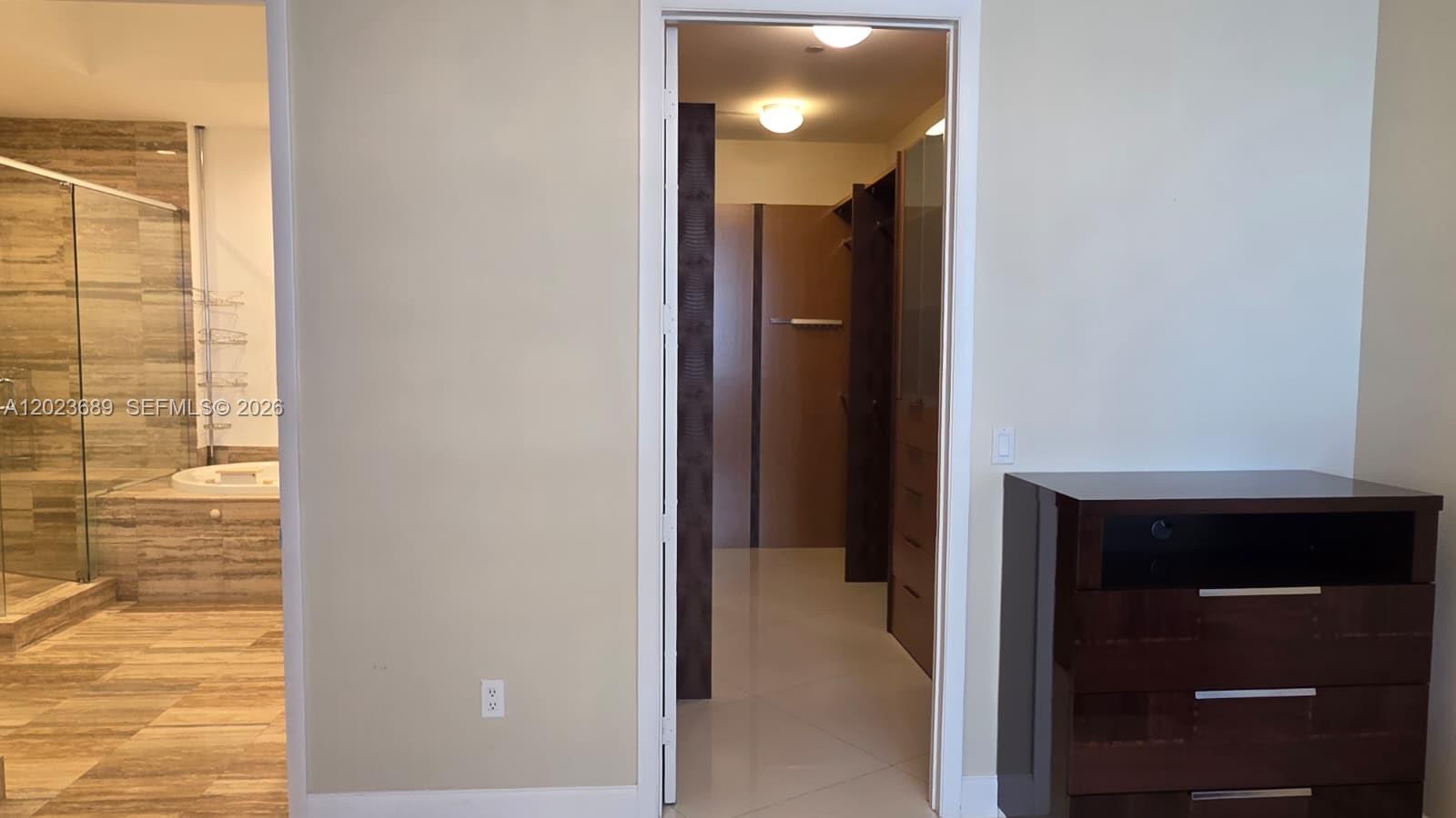 See details 3807 3 / 3 2084 sq. ft. $ 2026-05-22 0 Photo