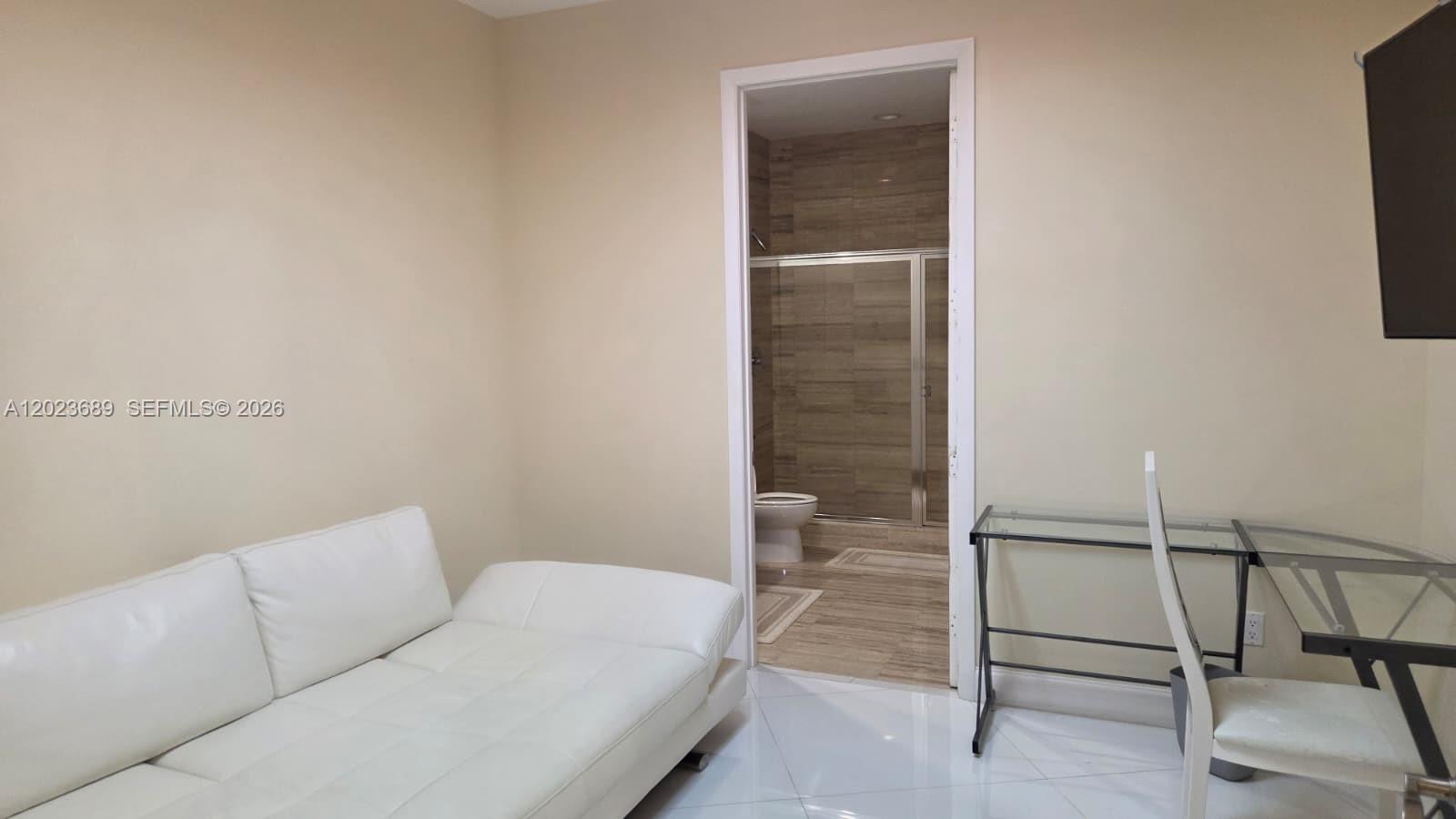 See details 3807 3 / 3 2084 sq. ft. $ 2026-05-22 0 Photo