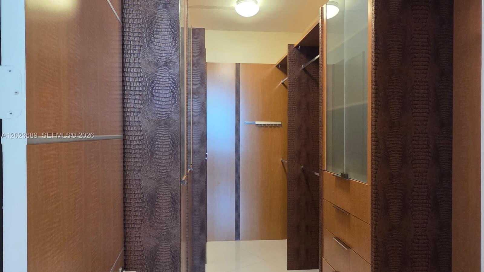 See details 3807 3 / 3 2084 sq. ft. $ 2026-05-22 0 Photo
