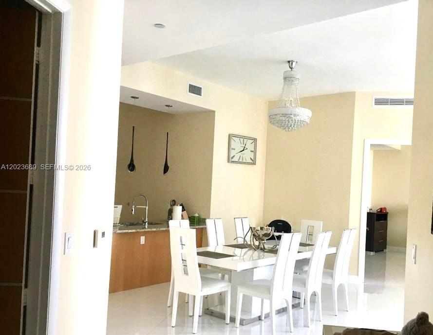See details 3807 3 / 3 2084 sq. ft. $ 2026-05-22 0 Photo