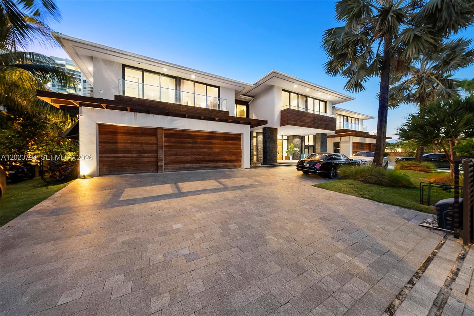 Photo of 385 Centre Is (385), Golden Beach, Florida, 33160 -