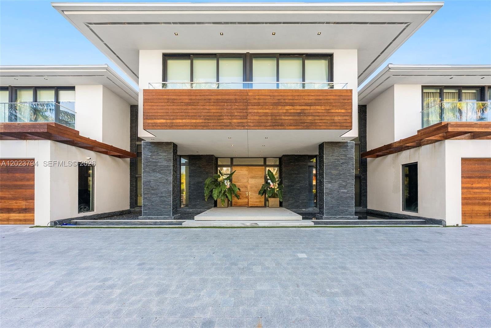 Photo of 385 Centre Is (385), Golden Beach, Florida, 33160 -