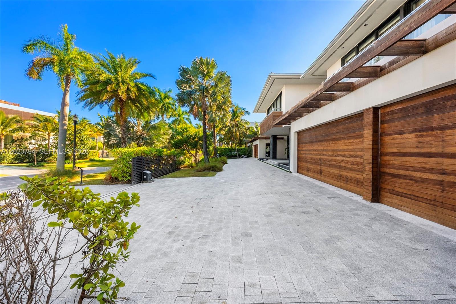 Photo of 385 Centre Is (385), Golden Beach, Florida, 33160 -
