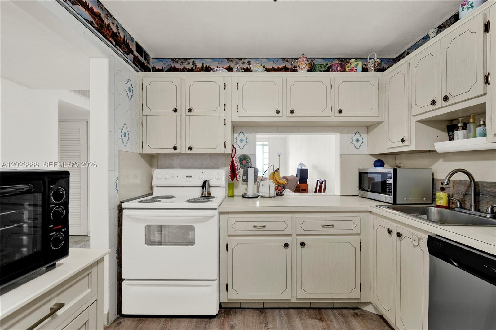 889 2 / 2 1067 sq. ft. $ 2026-05-22 0 foto