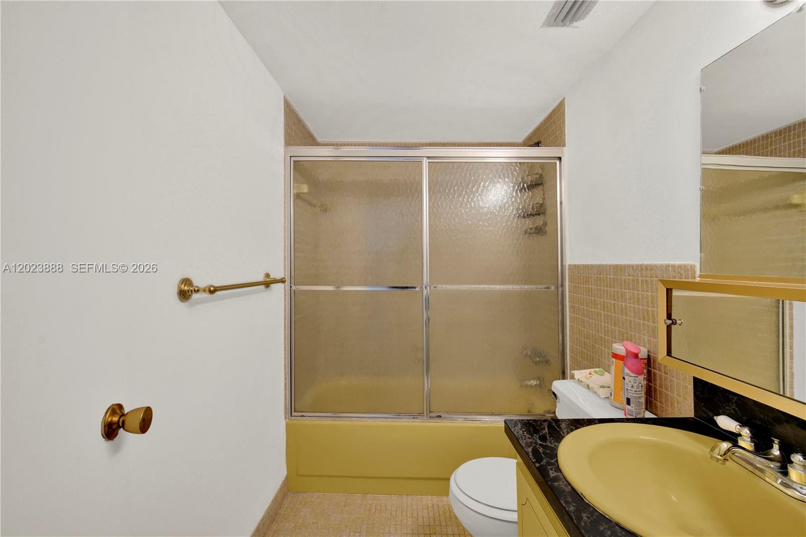 889 2 / 2 1067 sq. ft. $ 2026-05-22 0 foto