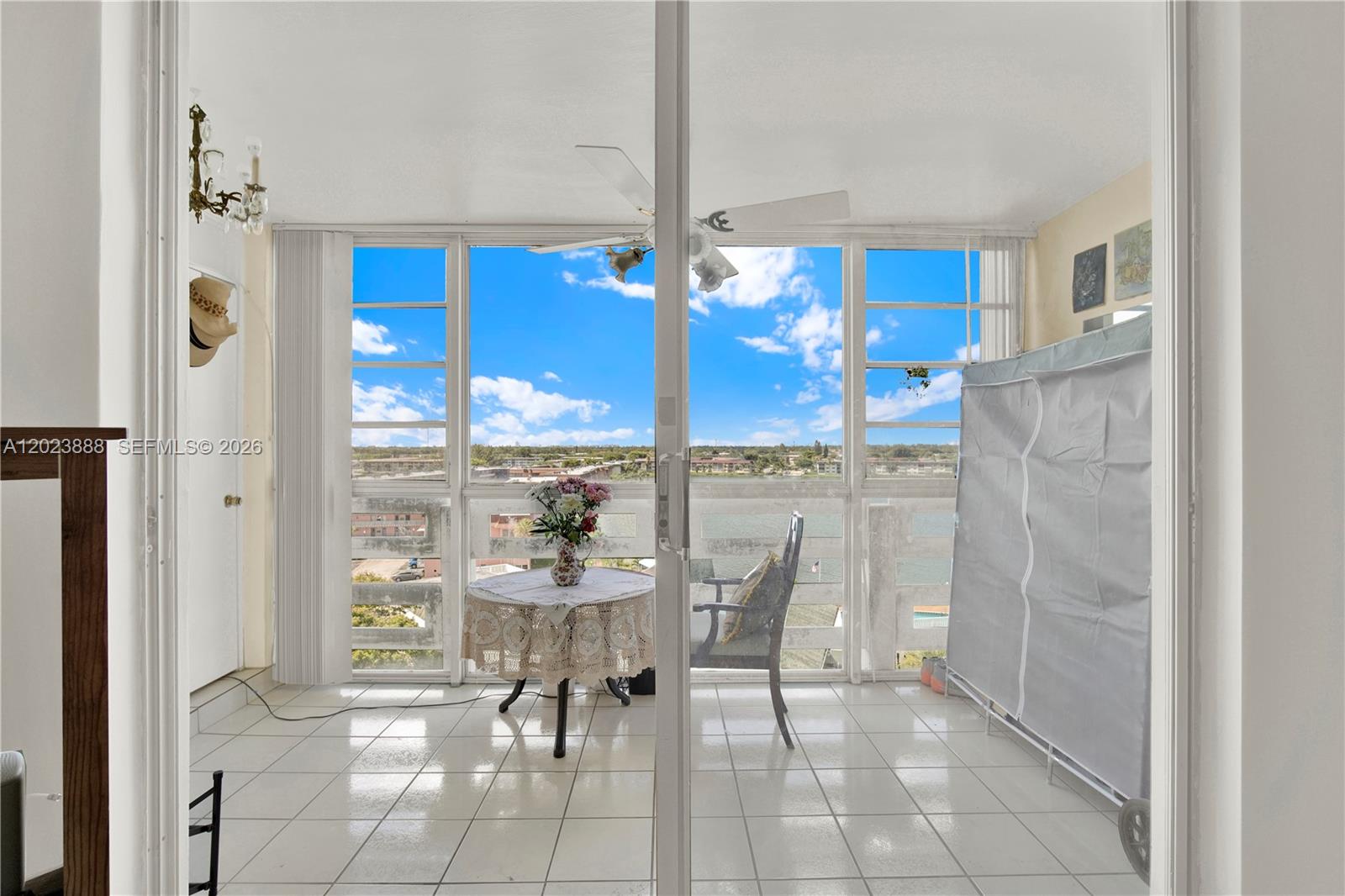 889 2 / 2 1067 sq. ft. $ 2026-05-22 0 foto