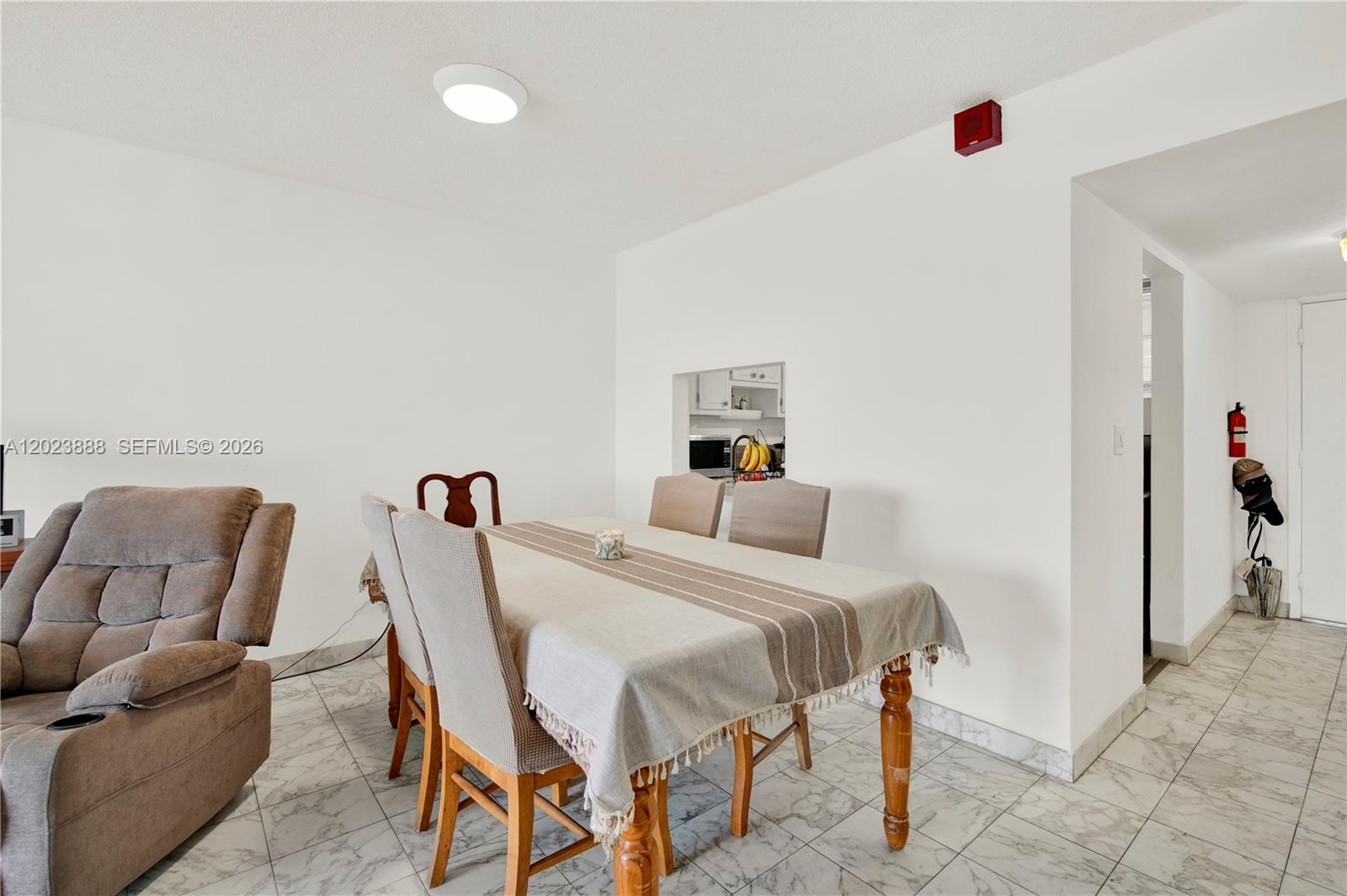 889 2 / 2 1067 sq. ft. $ 2026-05-22 0 foto