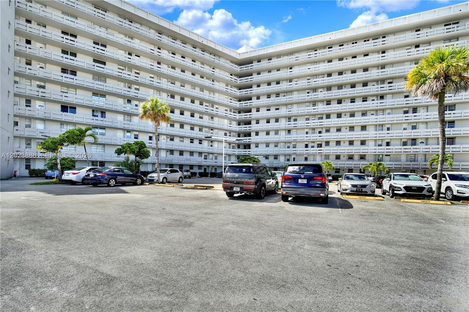 889 2 / 2 1067 sq. ft. $ 2026-05-22 0 foto
