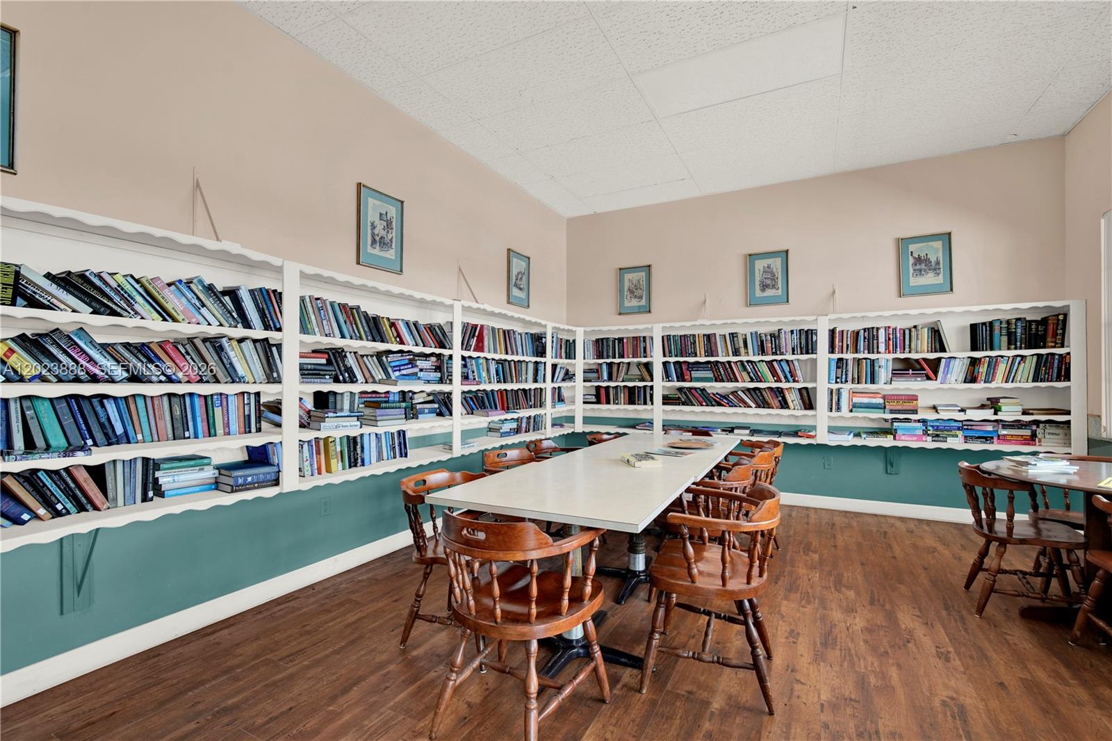 889 2 / 2 1067 sq. ft. $ 2026-05-22 0 foto