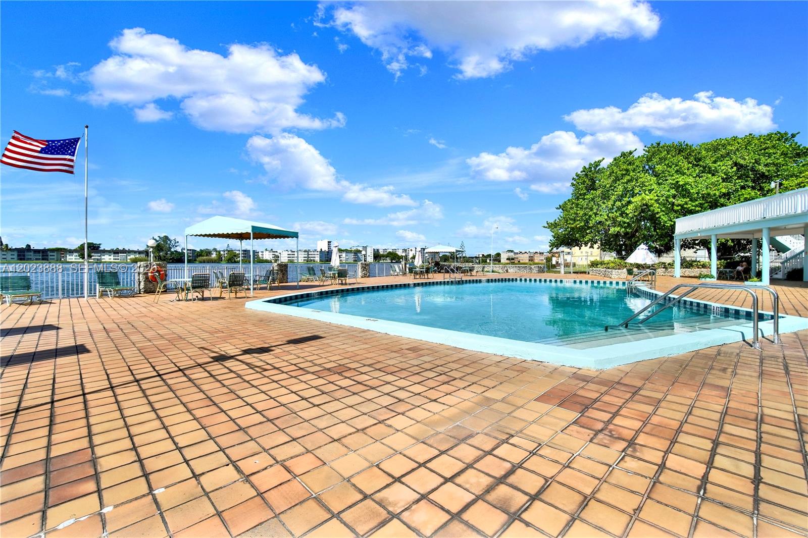 889 2 / 2 1067 sq. ft. $ 2026-05-22 0 foto
