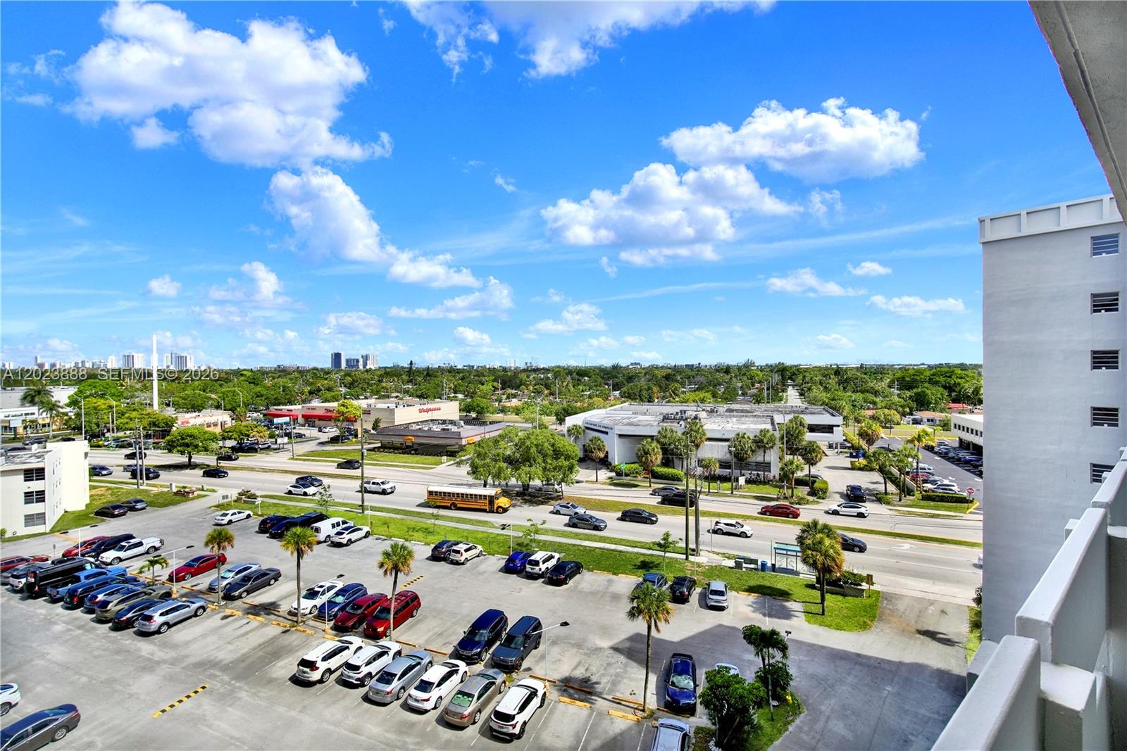 889 2 / 2 1067 sq. ft. $ 2026-05-22 0 foto