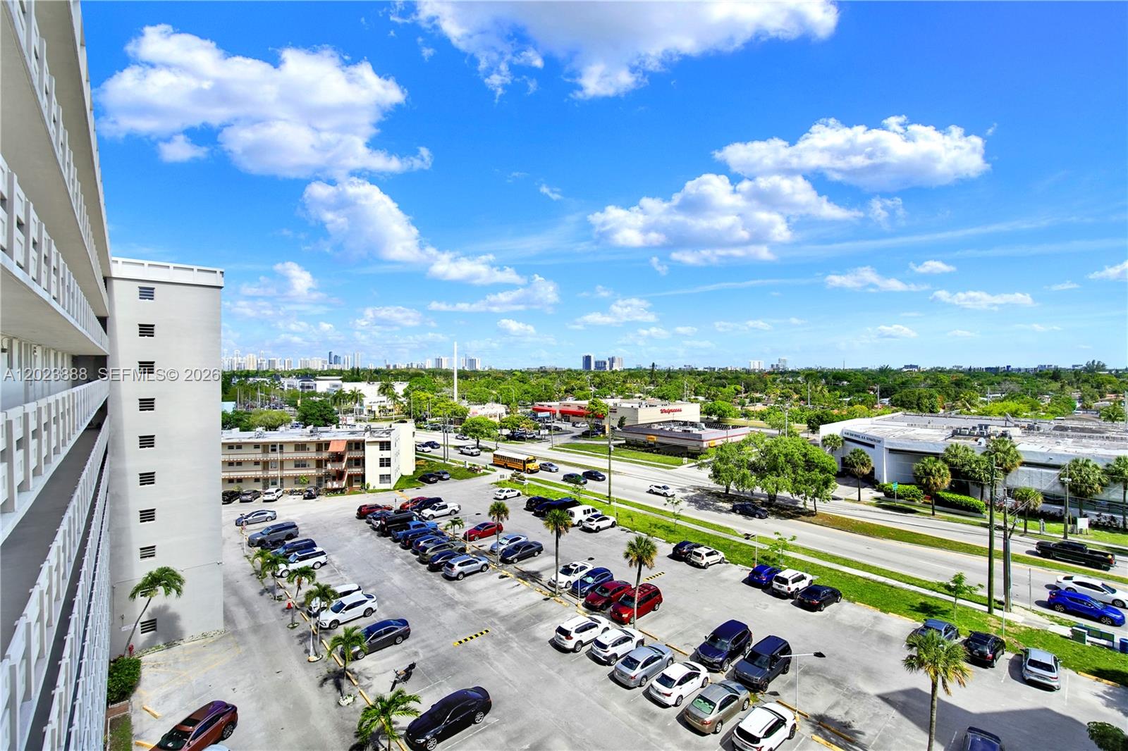 889 2 / 2 1067 sq. ft. $ 2026-05-22 0 foto