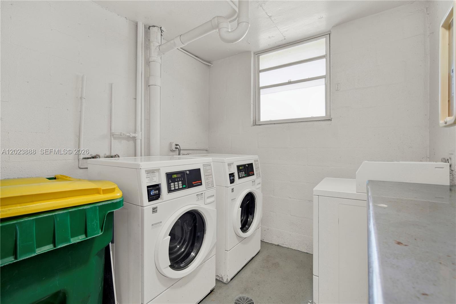 889 2 / 2 1067 sq. ft. $ 2026-05-22 0 foto