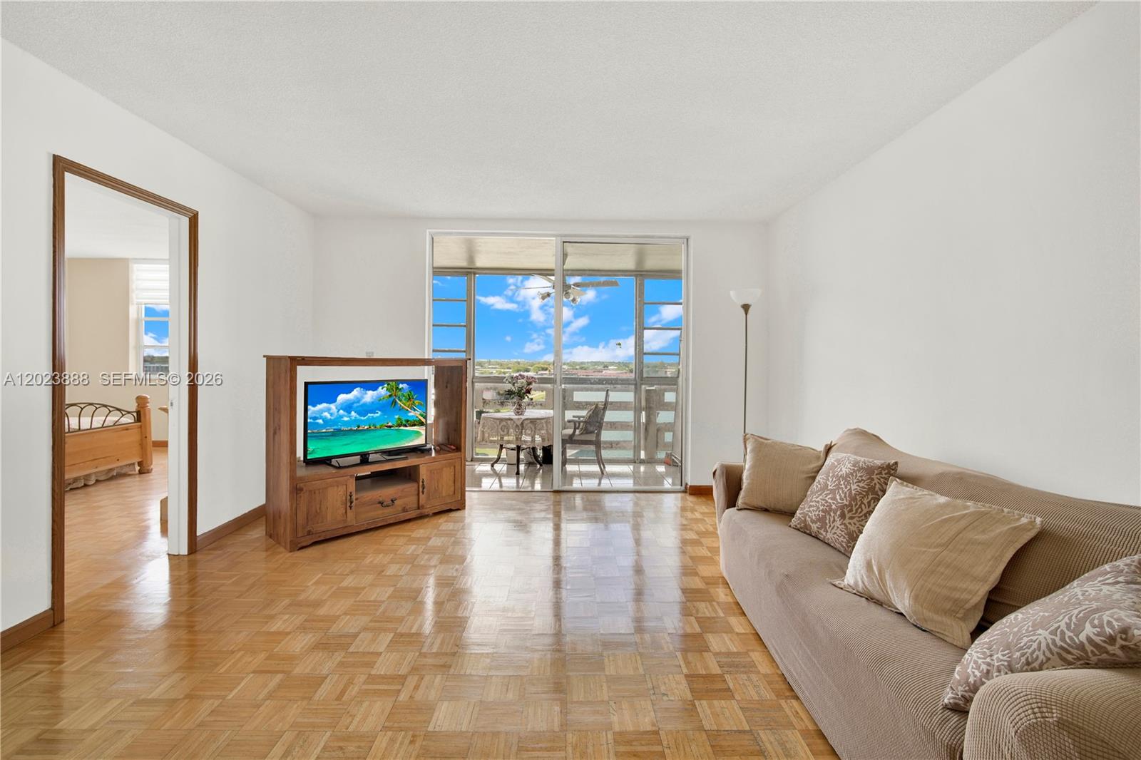 889 2 / 2 1067 sq. ft. $ 2026-05-22 0 foto