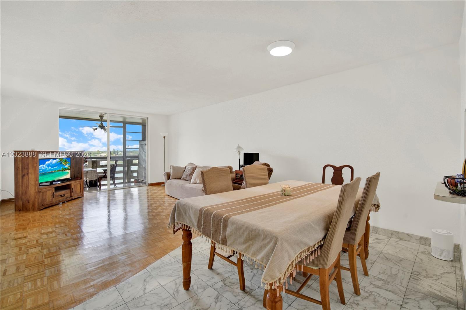 889 2 / 2 1067 sq. ft. $ 2026-05-22 0 foto