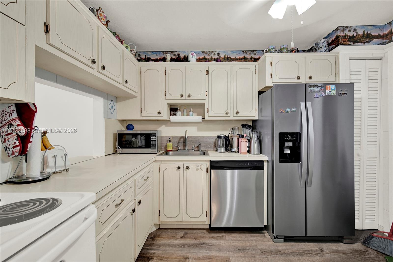 889 2 / 2 1067 sq. ft. $ 2026-05-22 0 foto