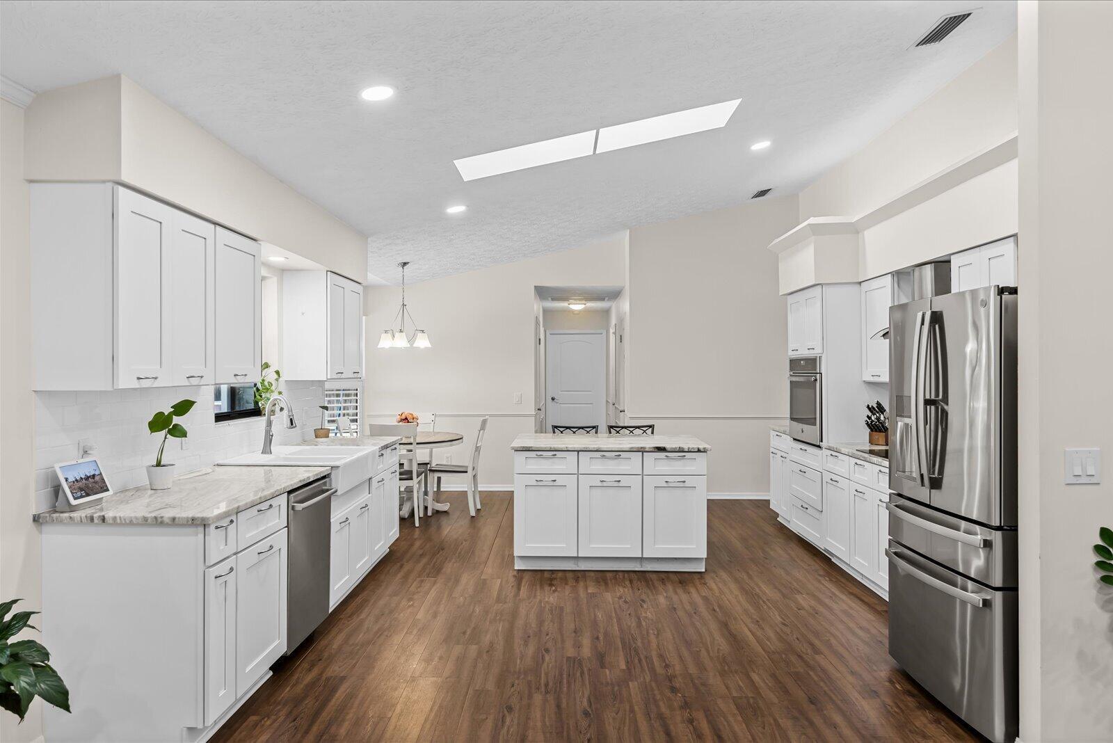 Ver detalles 3603 4 / 3 2356 sq. ft. $ 2026-06-11 0 foto