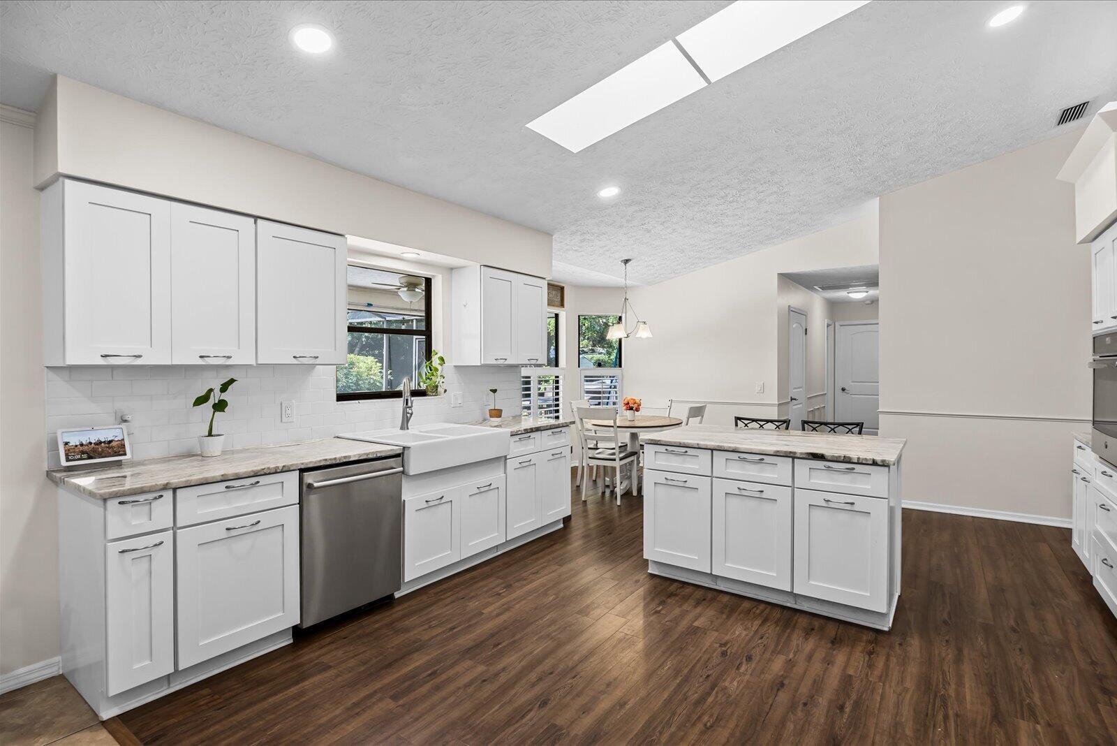 Ver detalles 3603 4 / 3 2356 sq. ft. $ 2026-06-11 0 foto