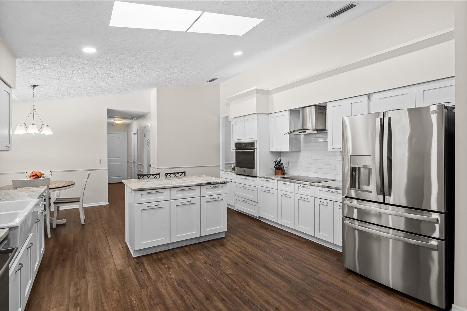 Ver detalles 3603 4 / 3 2356 sq. ft. $ 2026-06-11 0 foto