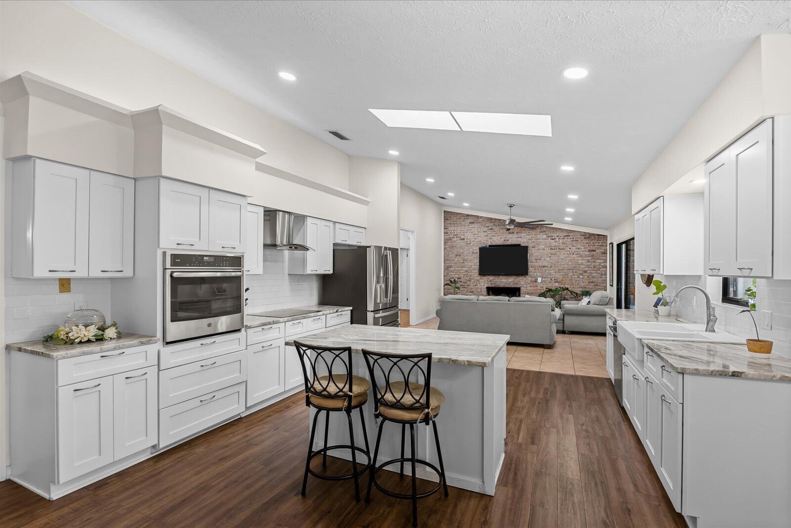 Ver detalles 3603 4 / 3 2356 sq. ft. $ 2026-06-11 0 foto