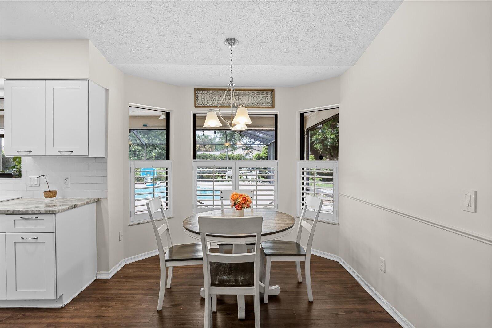 Ver detalles 3603 4 / 3 2356 sq. ft. $ 2026-06-11 0 foto